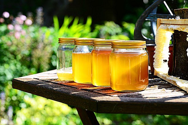 40 Incredible Uses For Honey That Will Blow Your Socks Off