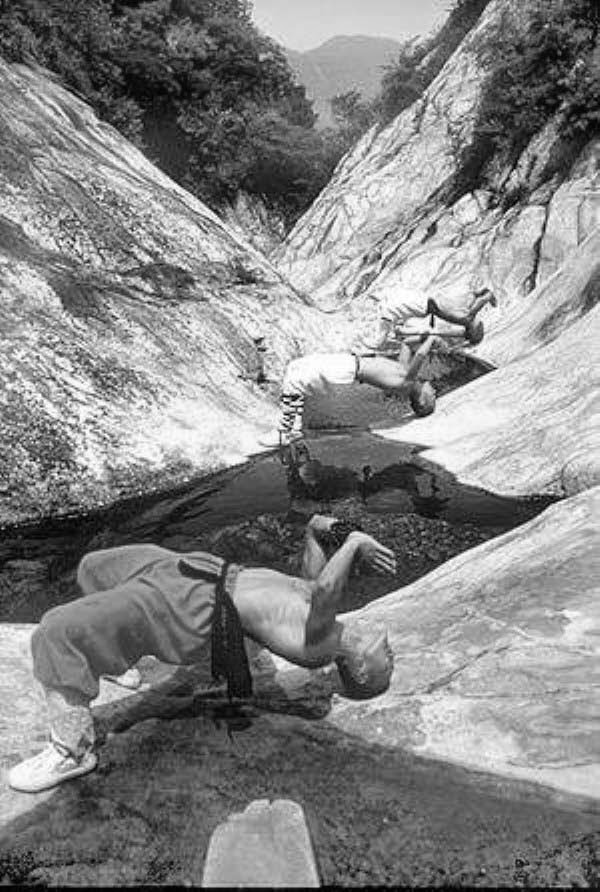 Stunning Images Of Shaolin Monks Training