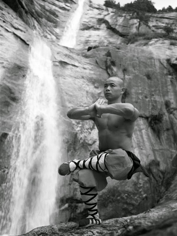 Stunning Images Of Shaolin Monks Training