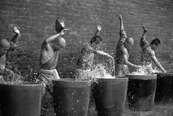 Stunning Images Of Shaolin Monks Training