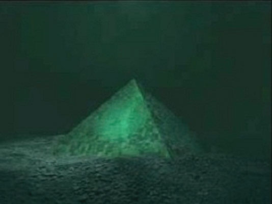 Two-Giant-Underwater-Crystal-Pyramids-Discovered-In-The-Center-Of-The-Bermuda-Triangle-1